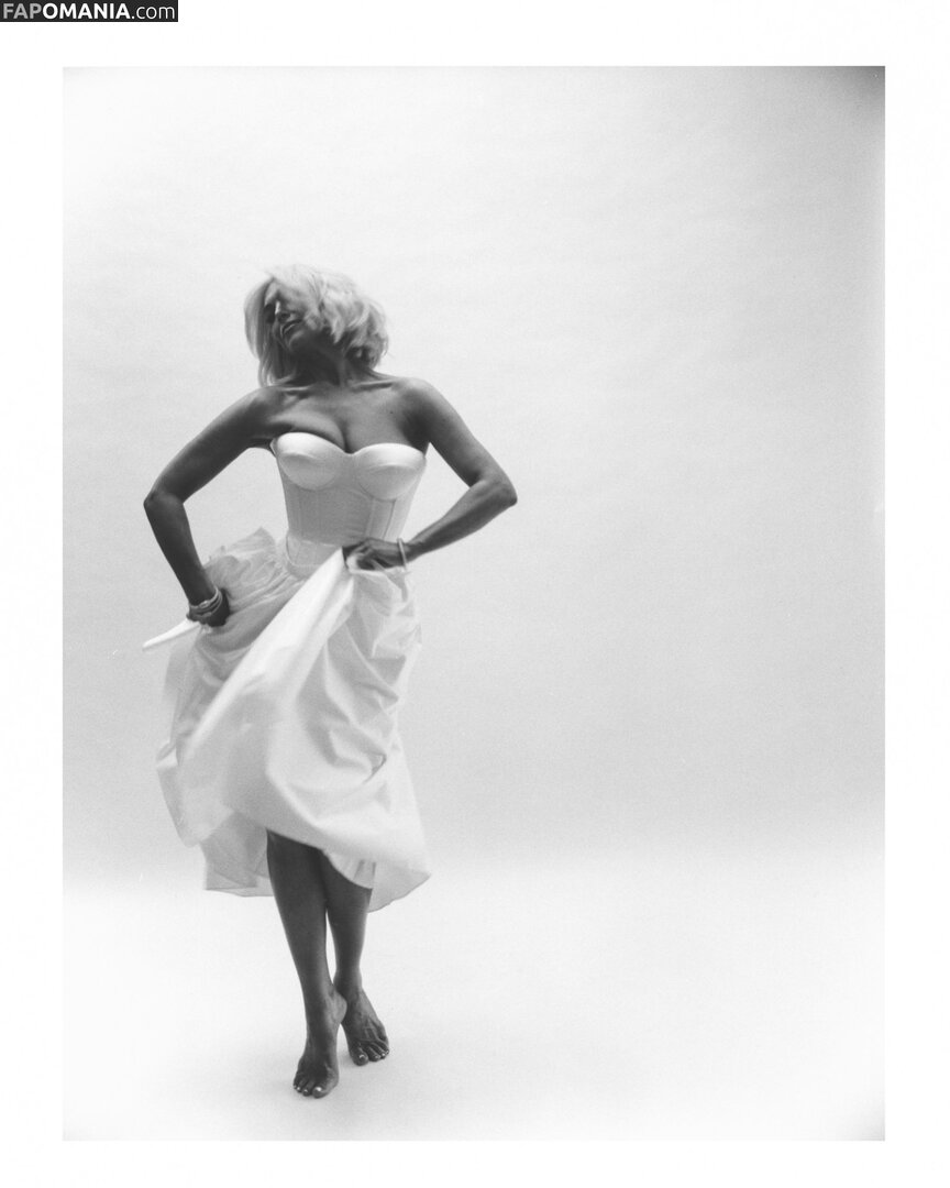 Hannah Waddingham / hannah_waddingham Nago OnlyFans  Przeciekłe zdjęcie #6