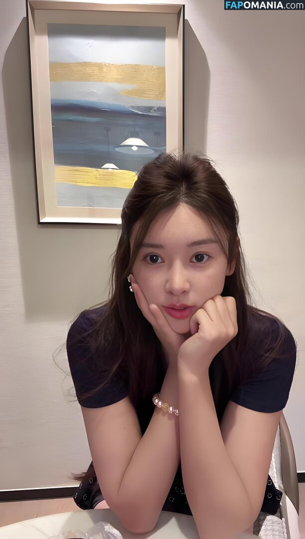 hanyi / 韩艺 Hanyi Nago OnlyFans  Przeciekłe zdjęcie #2