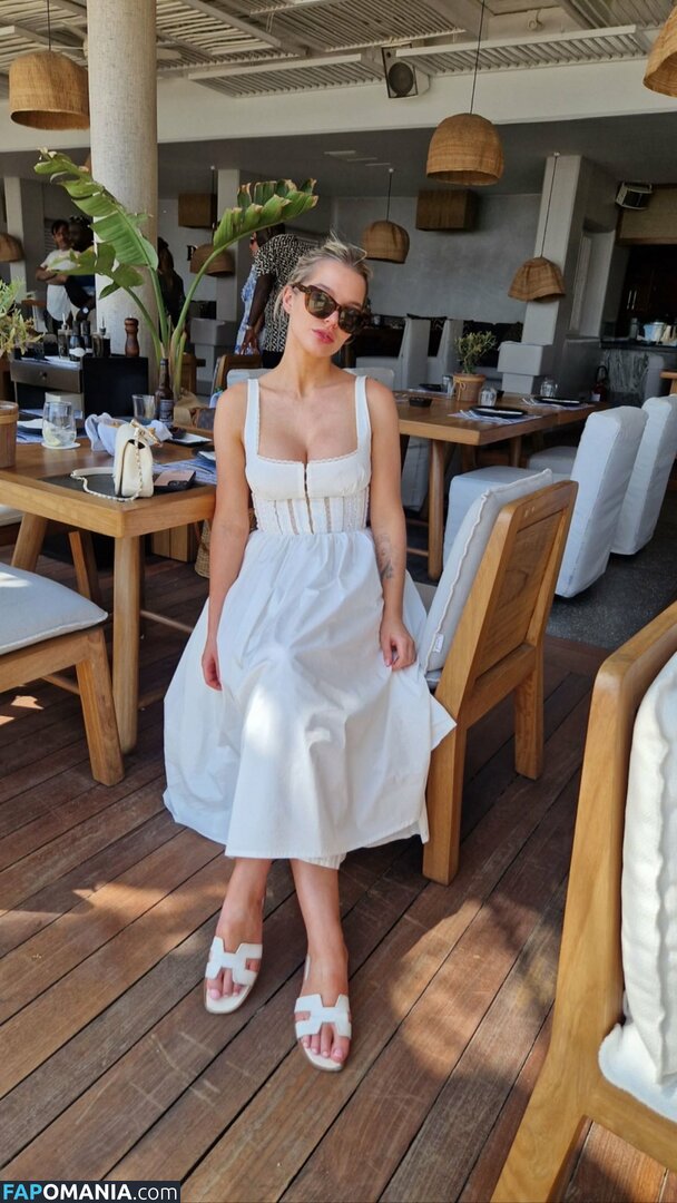 Helen Flanagan Nago Przeciekłe zdjęcie #16