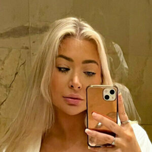 Hollie M Parsons
