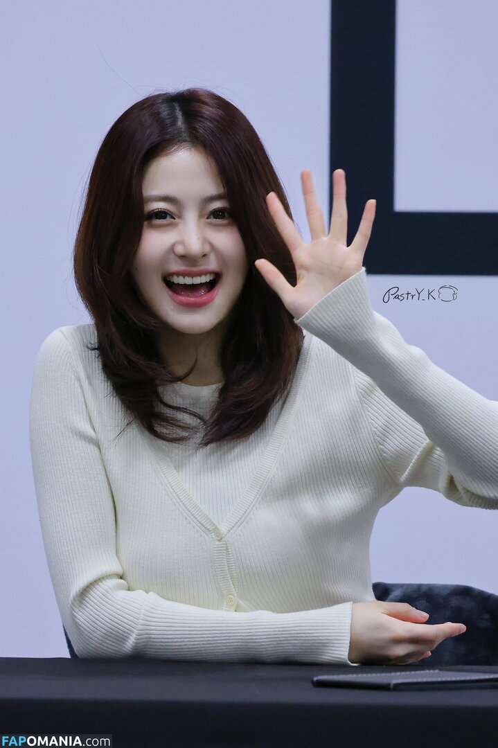 Huh Yunjin 허윤진 / LESSERAFIM / yunjin_lesserafims Nago OnlyFans  Przeciekłe zdjęcie #7