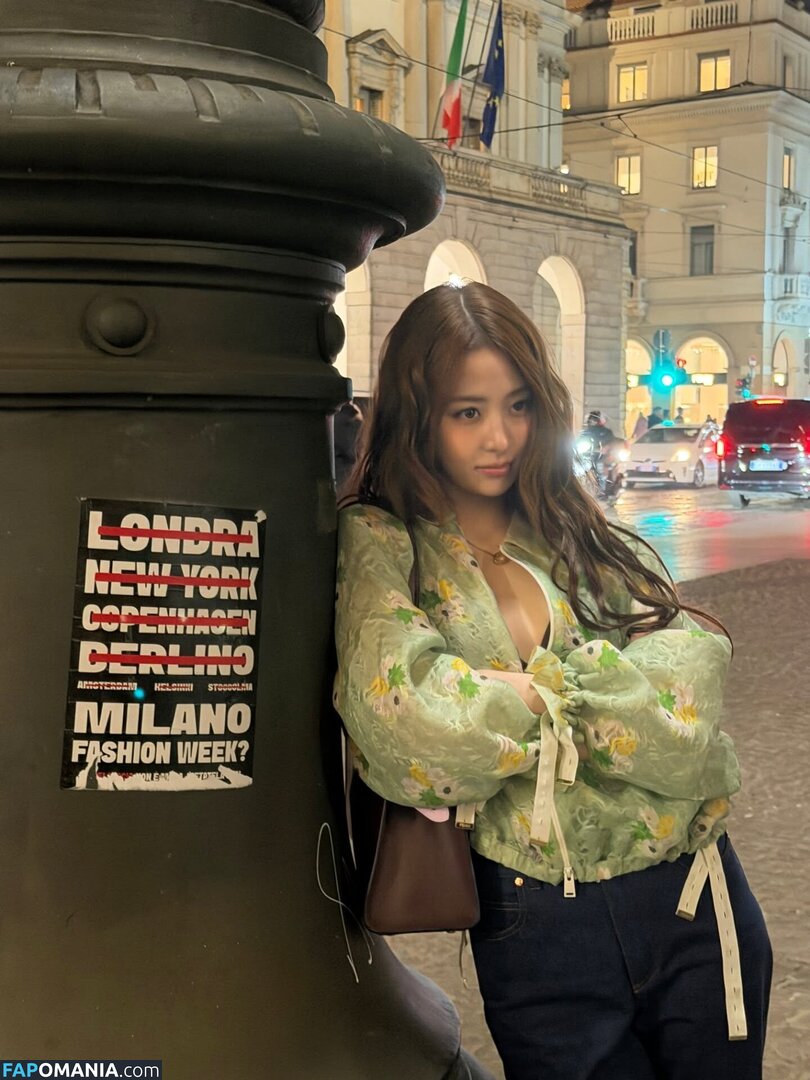 Huh Yunjin 허윤진 / LESSERAFIM / yunjin_lesserafims Nago OnlyFans  Przeciekłe zdjęcie #23