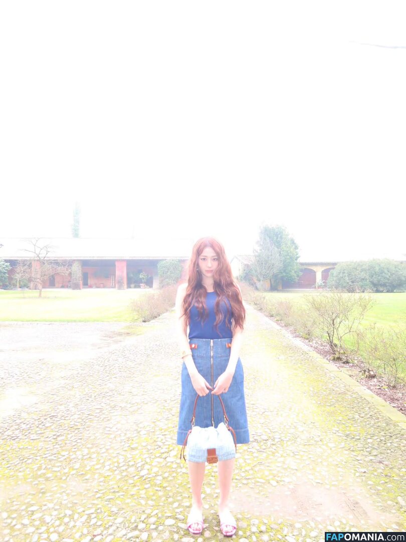 Huh Yunjin 허윤진 / LESSERAFIM / jenaissante Nago OnlyFans  Przeciekłe zdjęcie #87