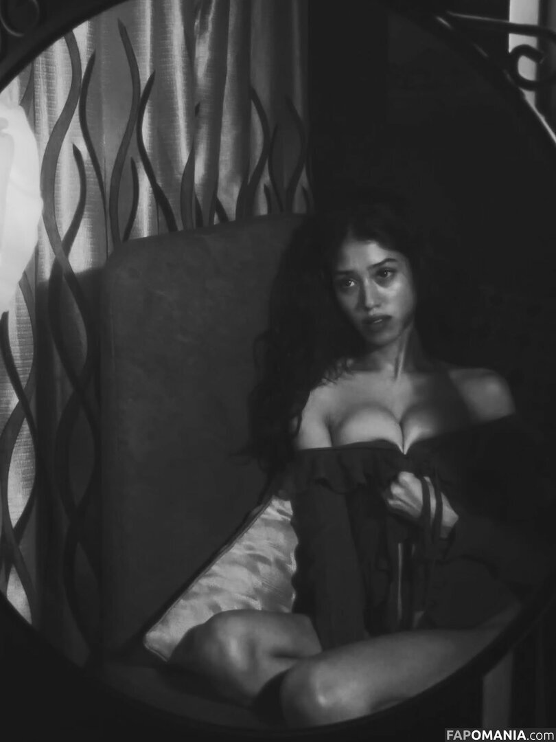 husn.ki.parii Nago OnlyFans  Przeciekłe zdjęcie #3