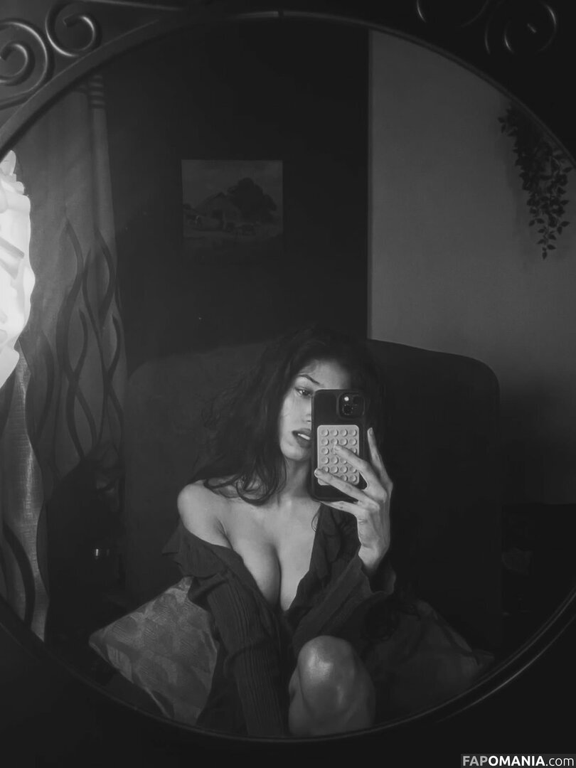 husn.ki.parii Nago OnlyFans  Przeciekłe zdjęcie #4