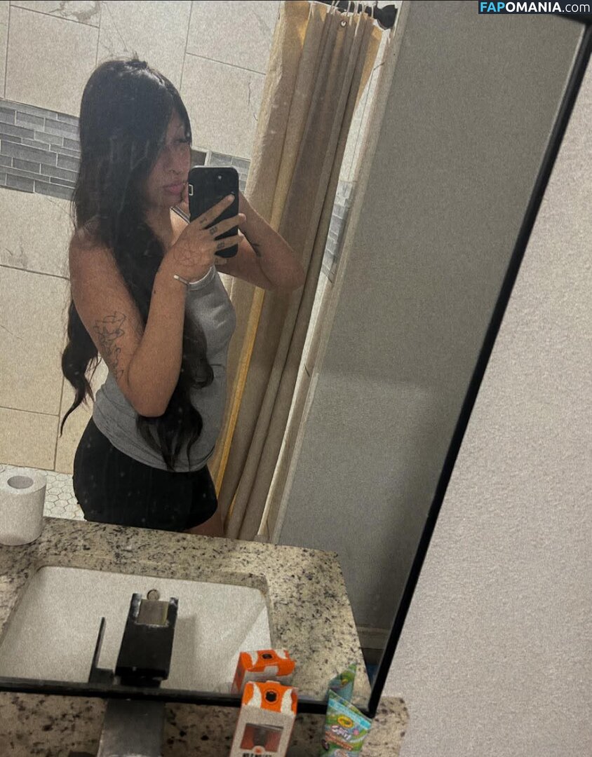 Nikki viera / daddychilll_69 / ickynicki956 Nago OnlyFans  Przeciekłe zdjęcie #1