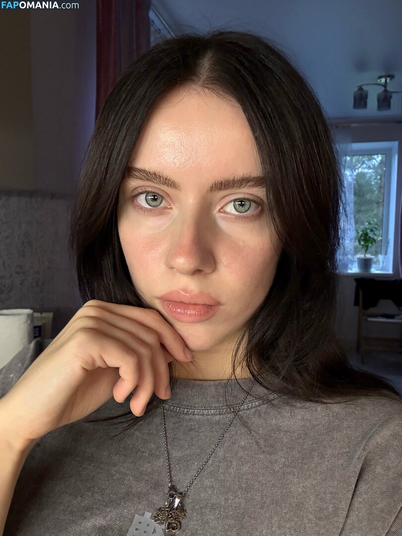 Irina Minkina / howeversnowy / rusian Billie eilish Nago OnlyFans  Przeciekłe zdjęcie #2