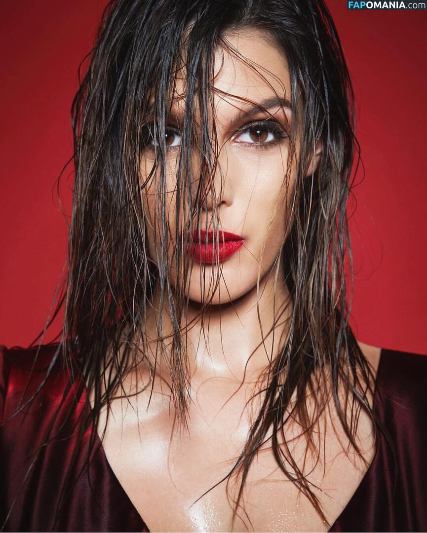 Iris Mittenaere / irismittenaere / summerxiris Nago OnlyFans  Przeciekłe zdjęcie #7