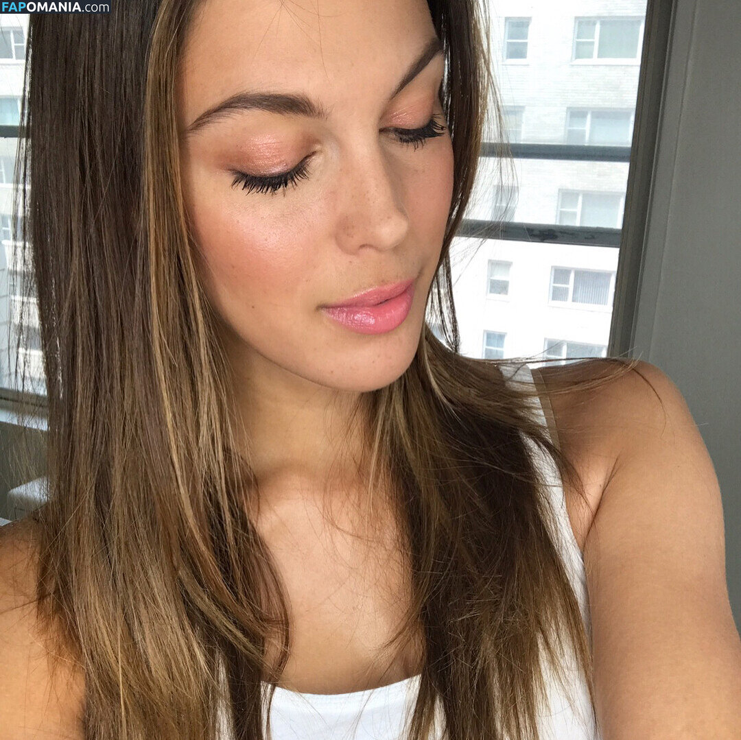 Iris Mittenaere / irismittenaere / summerxiris Nago OnlyFans  Przeciekłe zdjęcie #10