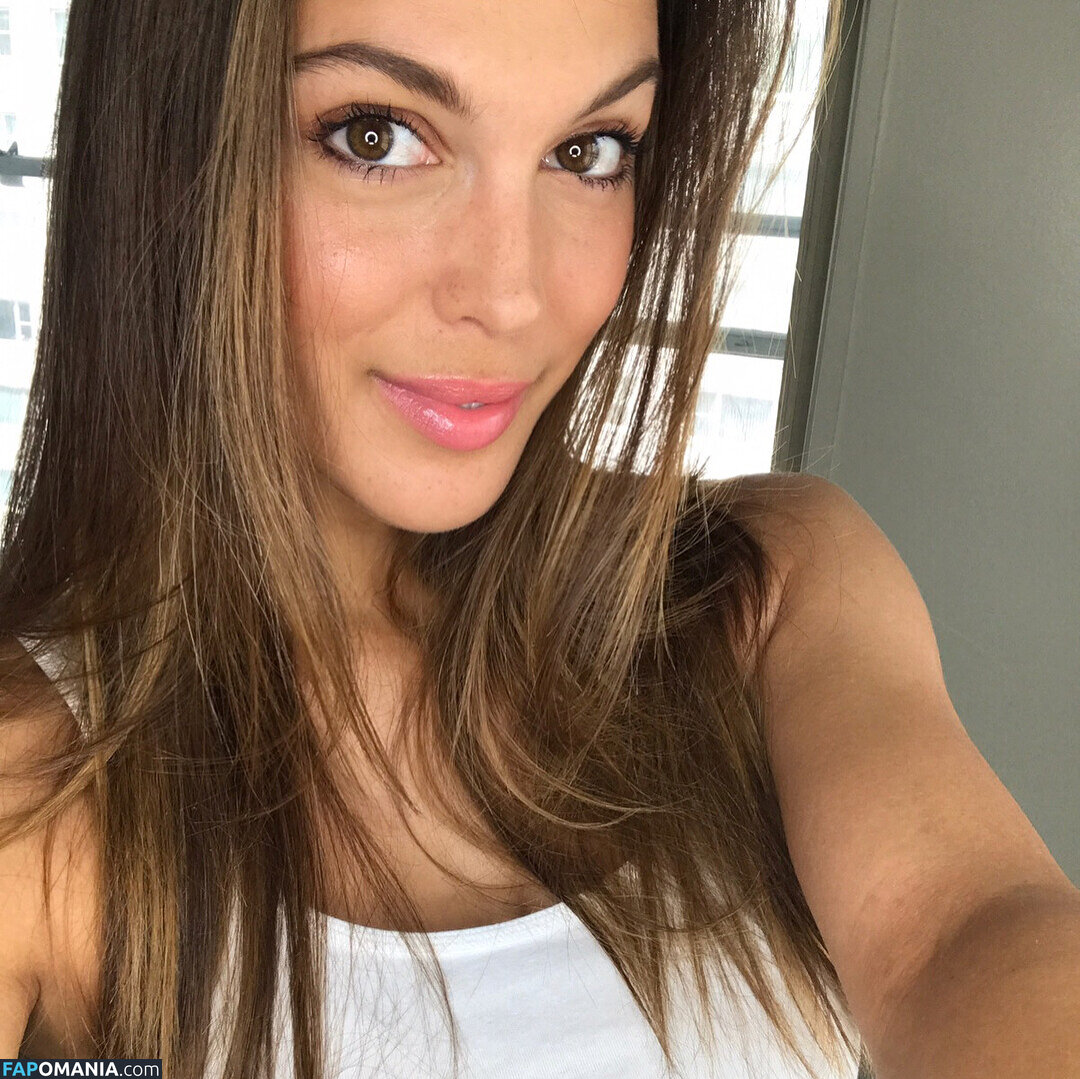 Iris Mittenaere / irismittenaere / summerxiris Nago OnlyFans  Przeciekłe zdjęcie #11