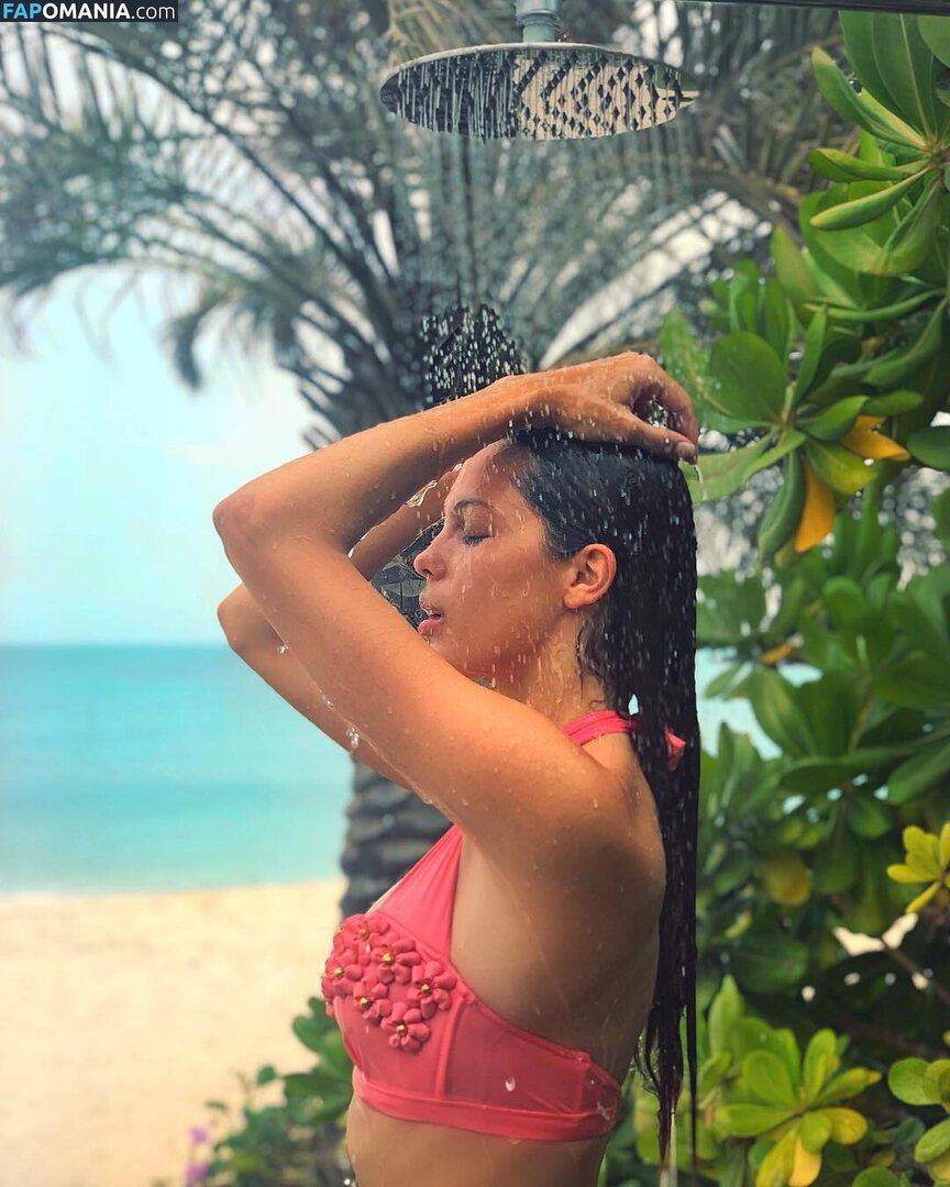 Iris Mittenaere / irismittenaere / summerxiris Nago OnlyFans  Przeciekłe zdjęcie #25