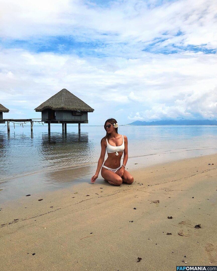 Iris Mittenaere / irismittenaere / summerxiris Nago OnlyFans  Przeciekłe zdjęcie #27