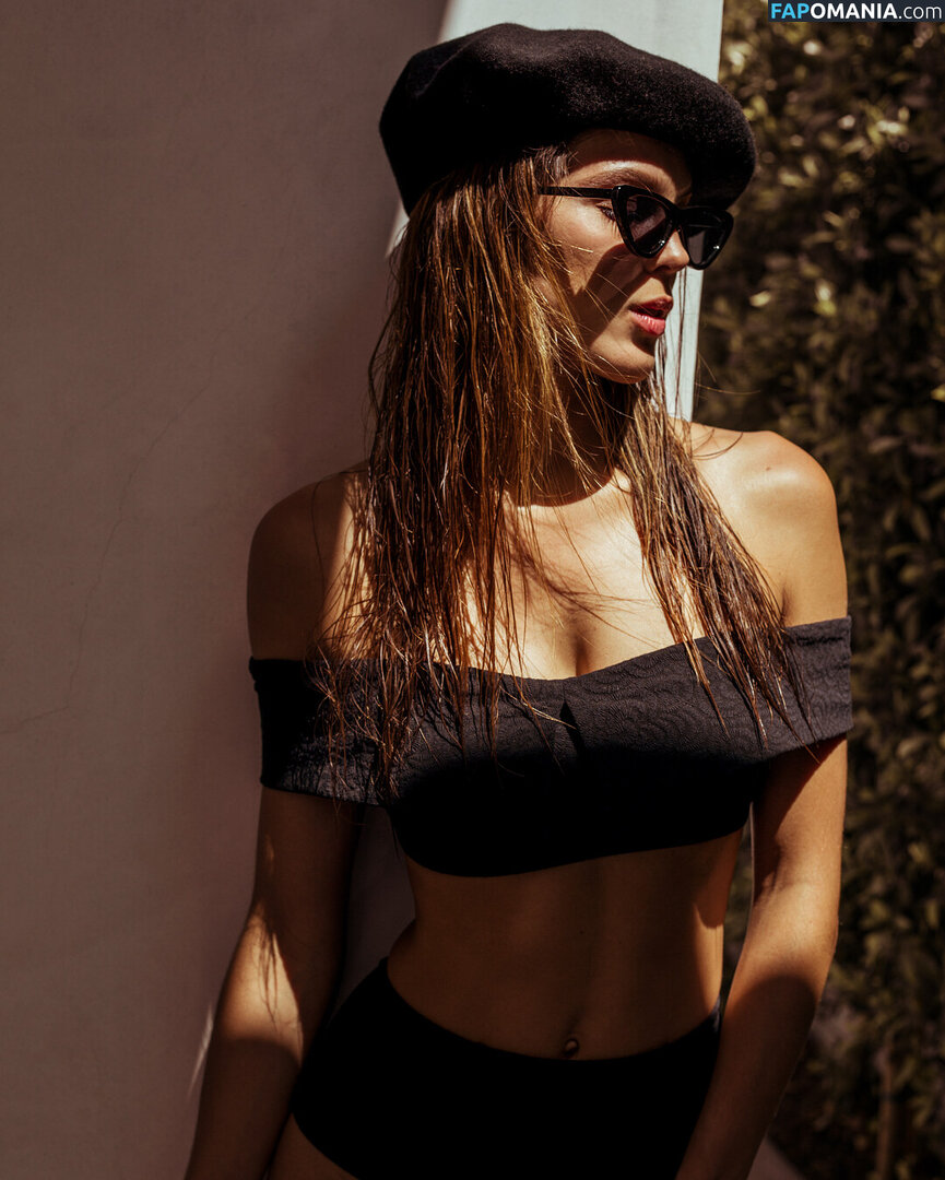 Iris Mittenaere / irismittenaere / summerxiris Nago OnlyFans  Przeciekłe zdjęcie #39