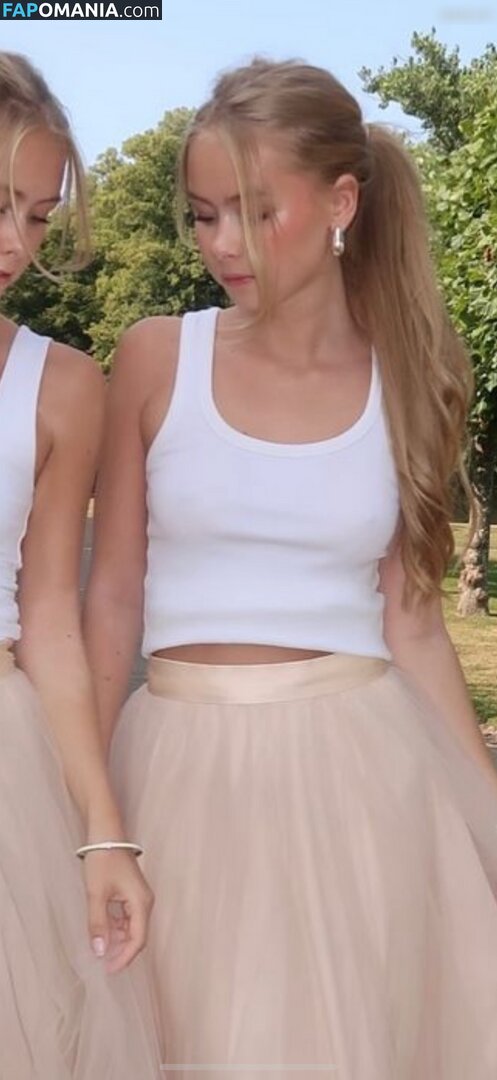 Iza and Elle Nago OnlyFans  Przeciekłe zdjęcie #5
