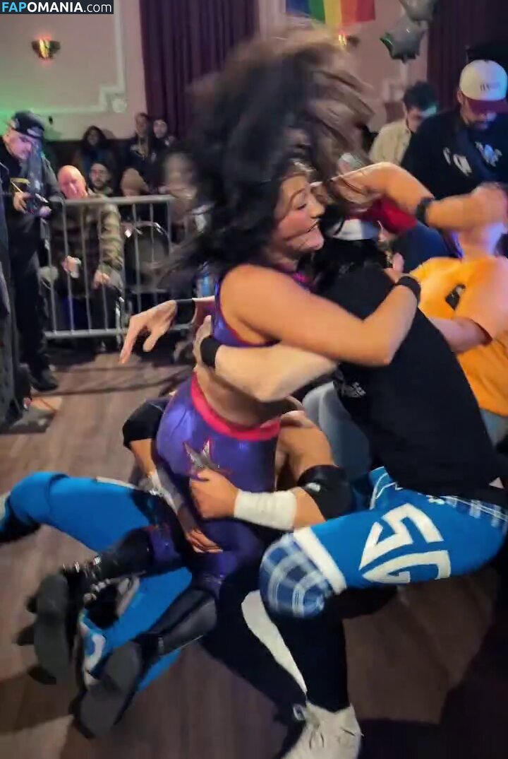 Izzy Moreno  / Izzy Moreno / ItsIzzyMania / itsizzymania Nago OnlyFans  Przeciekłe zdjęcie #12