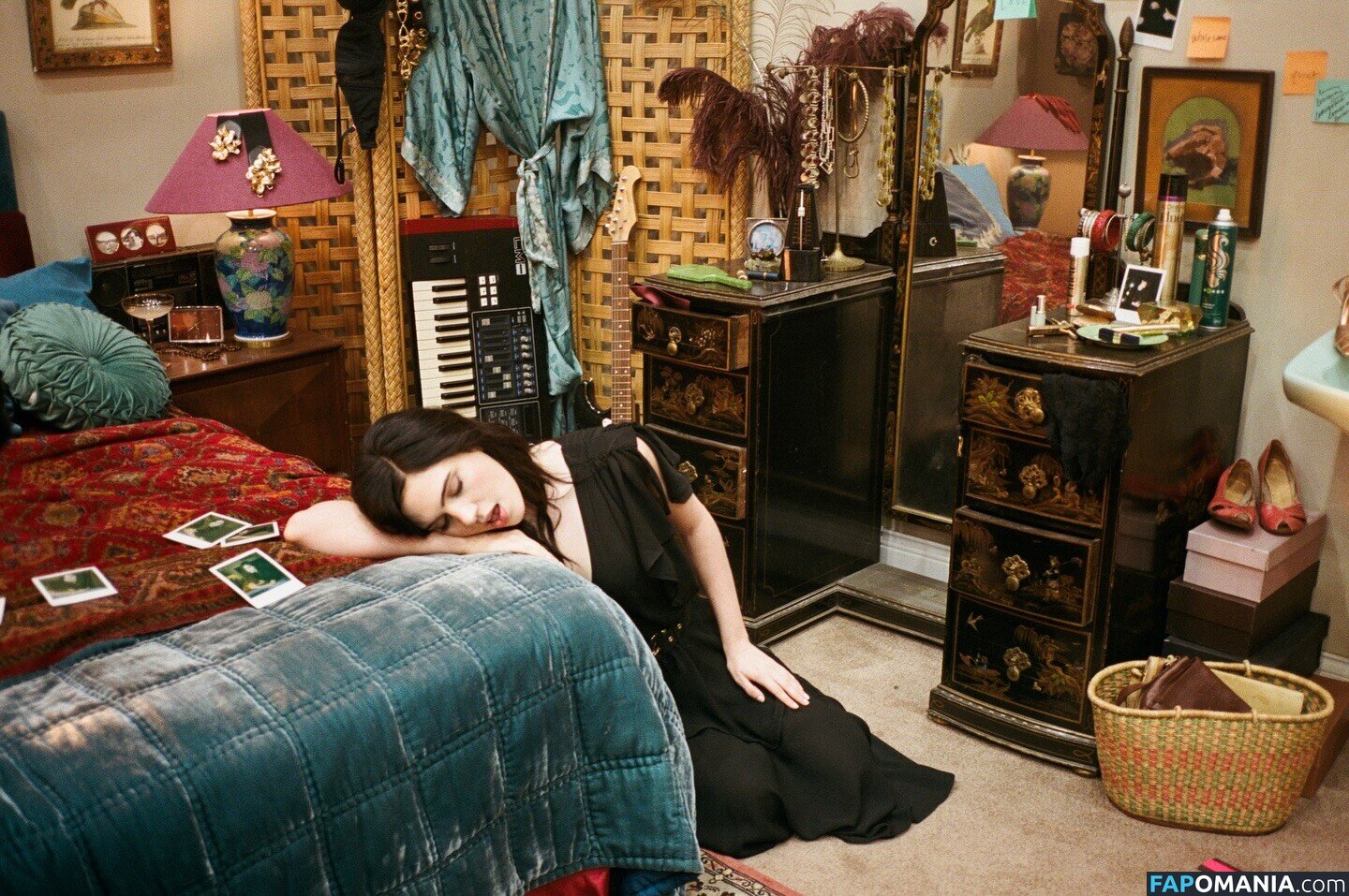 Julia Cumming (Sunflower Bean Singer / Julia Cumming (Sunflower Bean Singer/Bassist) / sunflowerbean Nago OnlyFans  Przeciekłe zdjęcie #6