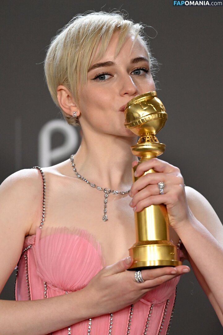 Julia Garner / juliagarnerofficial / ztyg_29 Nago OnlyFans  Przeciekłe zdjęcie #2