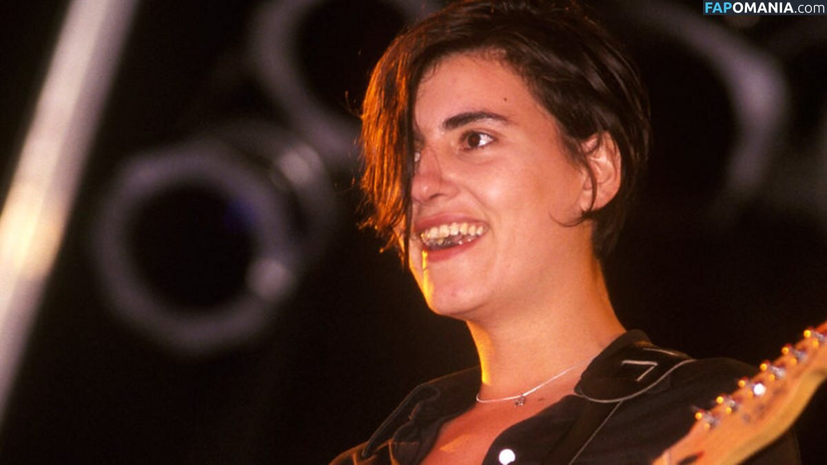 Justine Frischmann Nago OnlyFans  Przeciekłe zdjęcie #3