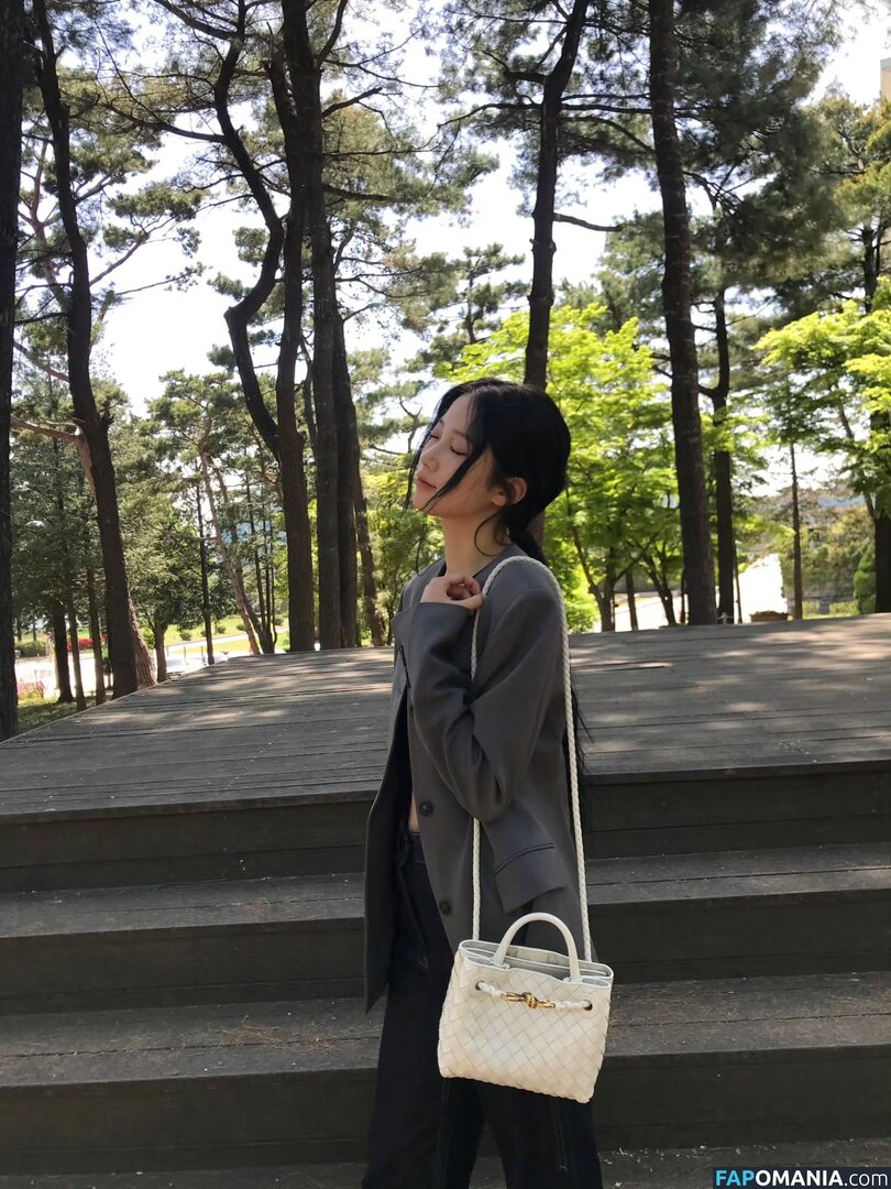 Kazuha Nakamura 中村 一葉 / LESSERAFIM / zuhazana Nago OnlyFans  Przeciekłe zdjęcie #1