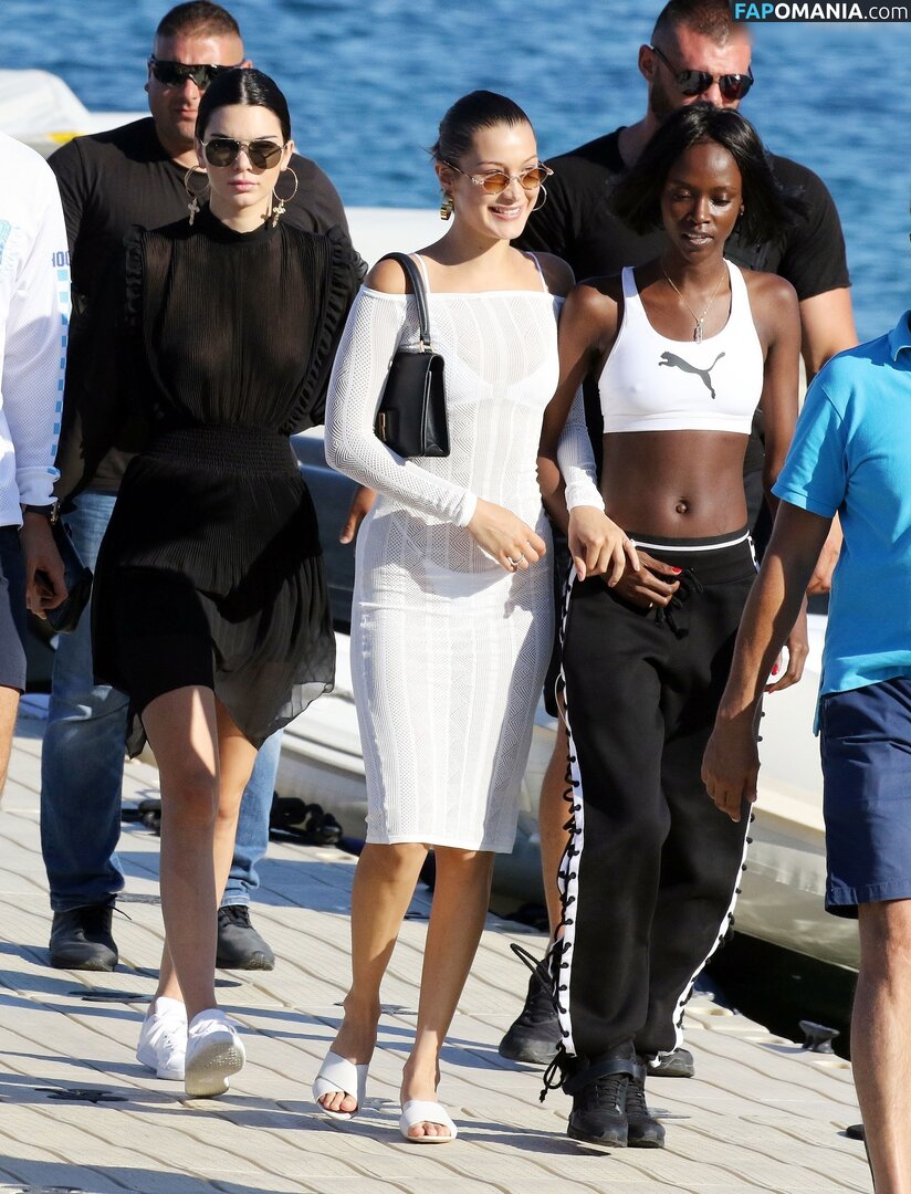 Kendall Jenner / https: / kendalljenner Nago OnlyFans  Przeciekłe zdjęcie #73