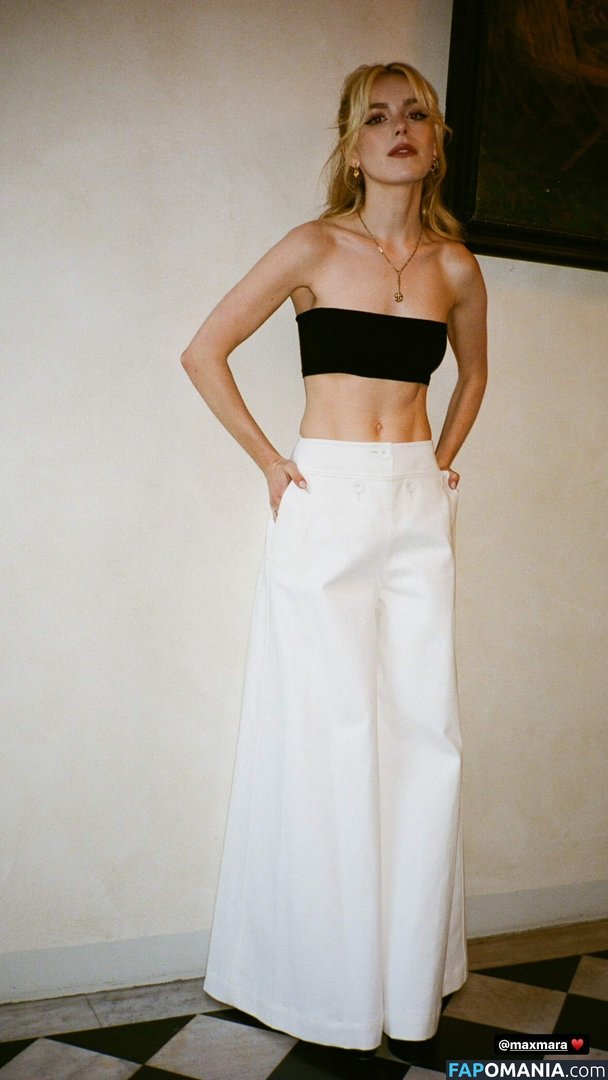 AdventuresSabrina / Kiernan Shipka / kiernanshipka Nago OnlyFans  Przeciekłe zdjęcie #86