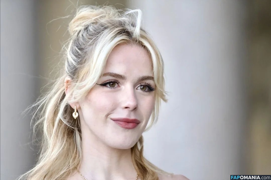 AdventuresSabrina / Kiernan Shipka / kiernanshipka Nago OnlyFans  Przeciekłe zdjęcie #96
