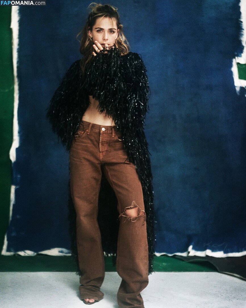 AdventuresSabrina / Kiernan Shipka / kiernanshipka Nago OnlyFans  Przeciekłe zdjęcie #1554