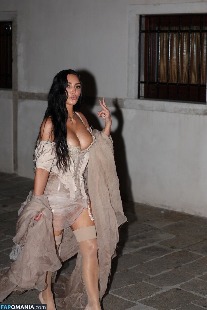 Kim Kardashian / kimkadarshian / kimkardashian Nago OnlyFans  Przeciekłe zdjęcie #23