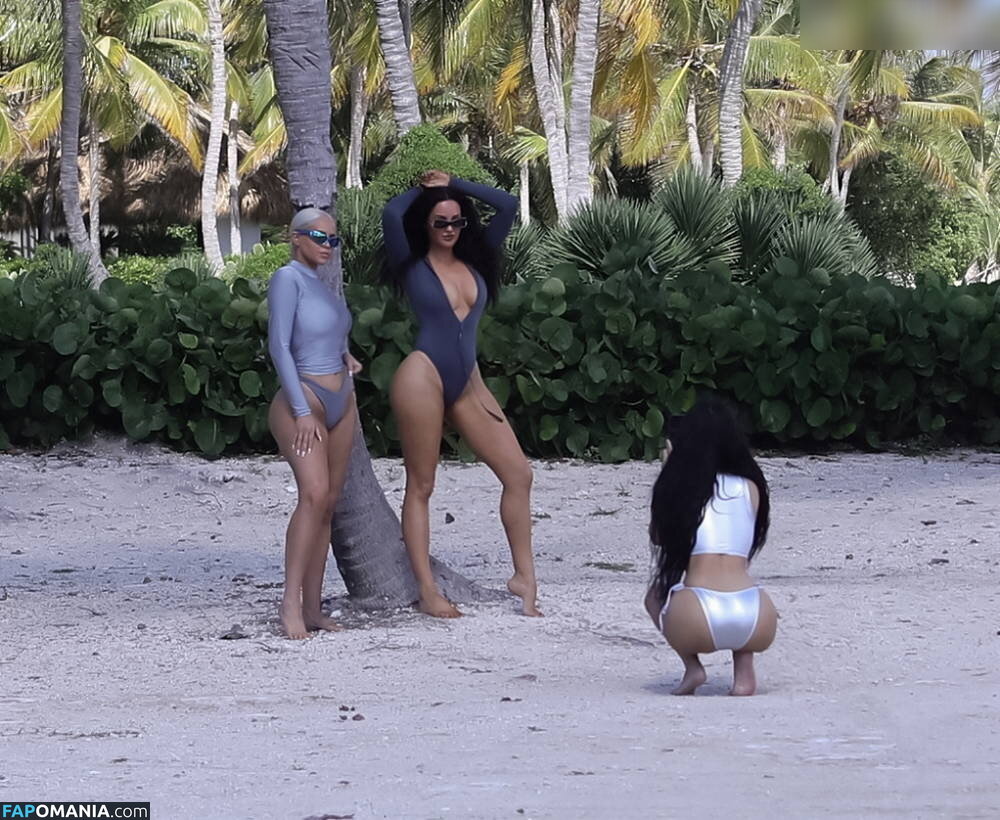 Kim Kardashian / kimkadarshian / kimkardashian Nago OnlyFans  Przeciekłe zdjęcie #86