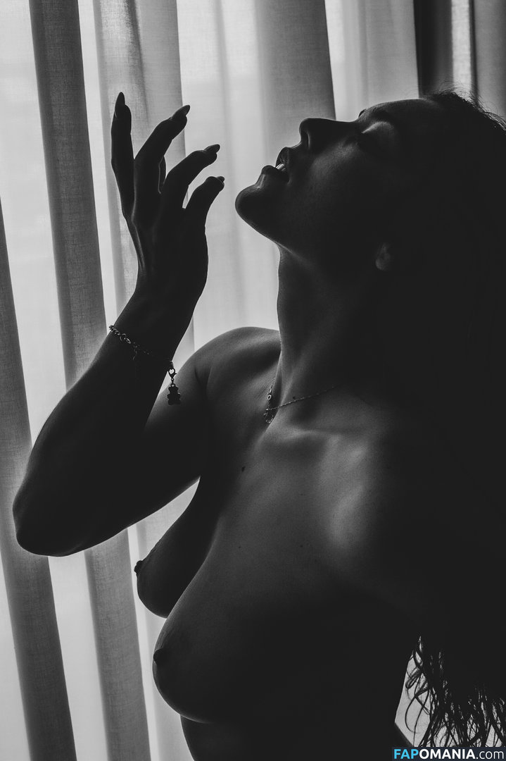 Kimkah / Kimkardhashish / Kimpoossyble / laurakimka Nago OnlyFans  Przeciekłe zdjęcie #13