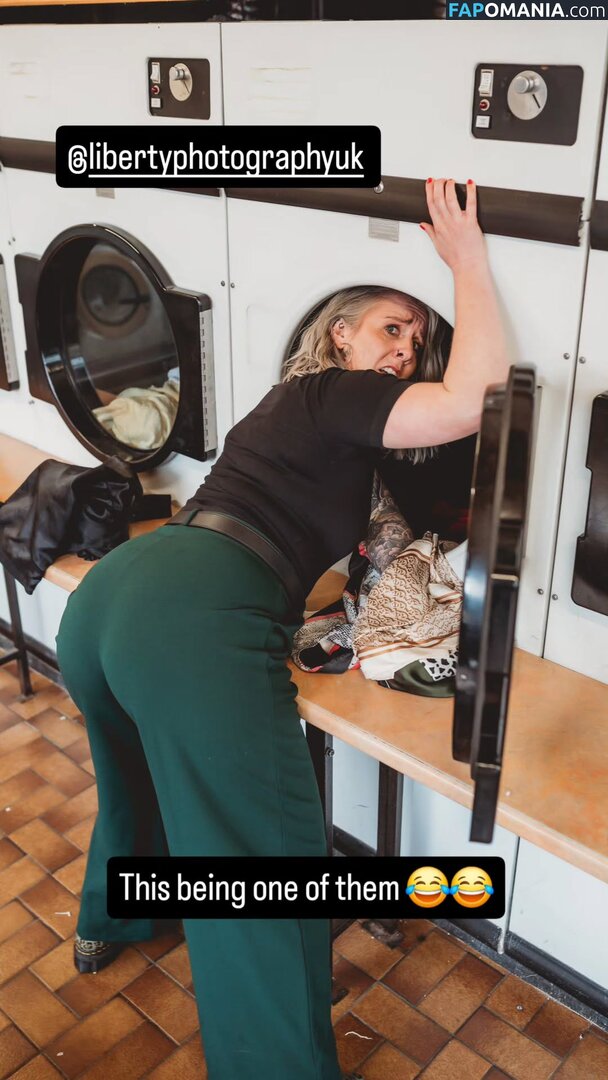 KneeDeepInLife / Laura Belbin / knee_deep_in_life Nago OnlyFans  Przeciekłe zdjęcie #1