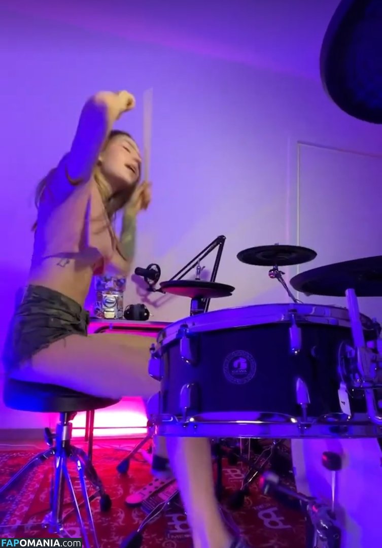 Kriss Drummer / Kristina Rybalchenko / kriss_drummer / user Nago OnlyFans  Przeciekłe zdjęcie #12
