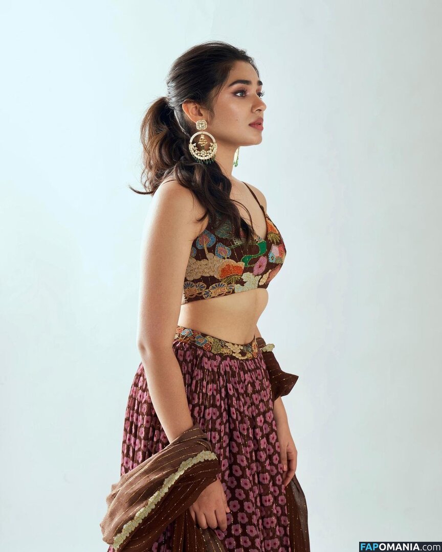 Krithi Shetty Nago OnlyFans  Przeciekłe zdjęcie #3