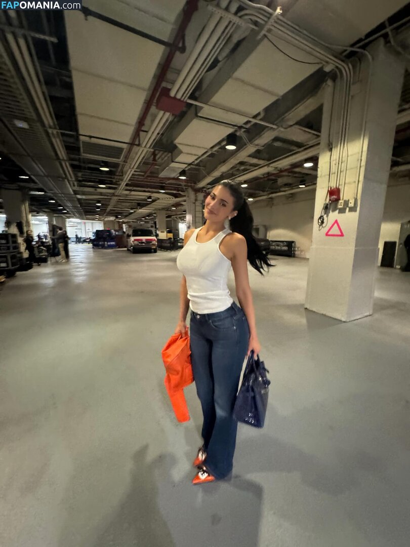 Kylie Jenner / https: / kyliejenner / kyliejenner.2 Nago OnlyFans  Przeciekłe zdjęcie #85