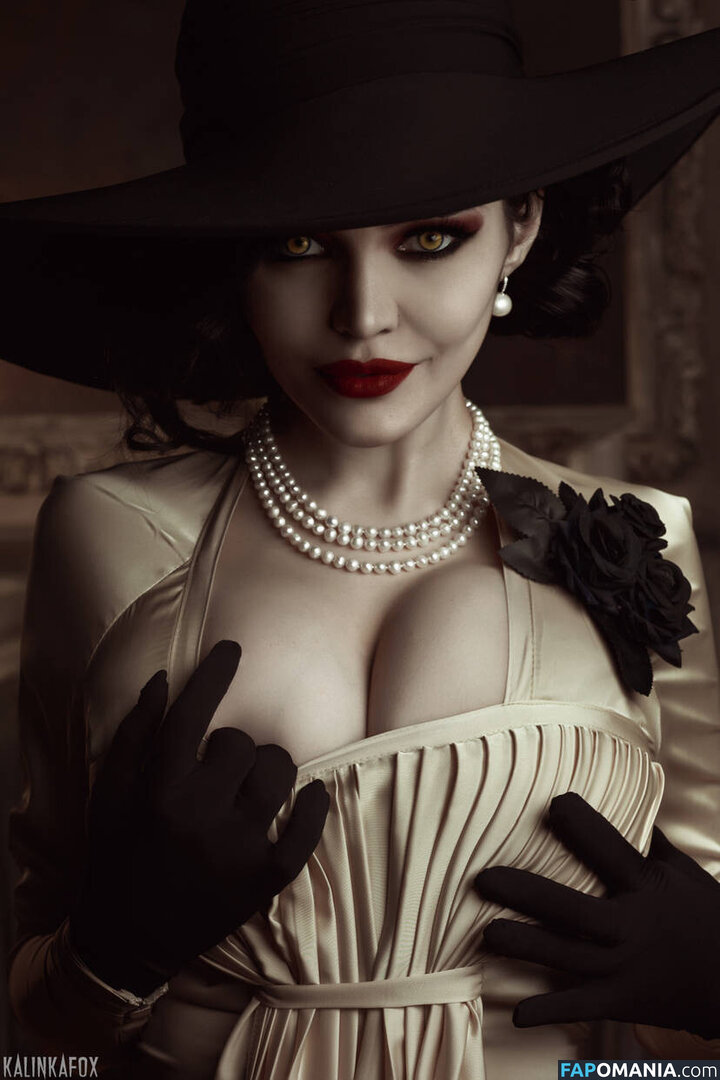 Alcina Dimitrescu and Bela Dimitrescu / Cassandra Dimitrescu / Daniela Dimitrescu / Lady Dimitrescu / ladydumitrescu Nago OnlyFans  Przeciekłe zdjęcie #3