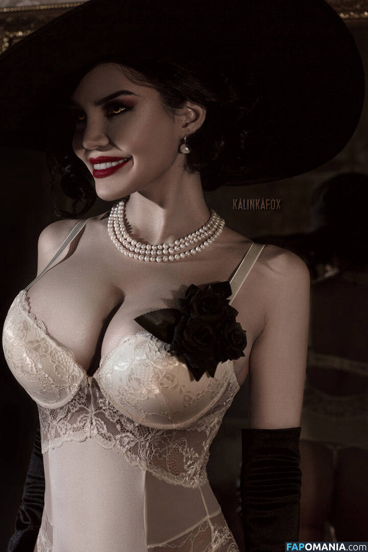 Alcina Dimitrescu and Bela Dimitrescu / Cassandra Dimitrescu / Daniela Dimitrescu / Lady Dimitrescu / ladydumitrescu Nago OnlyFans  Przeciekłe zdjęcie #8