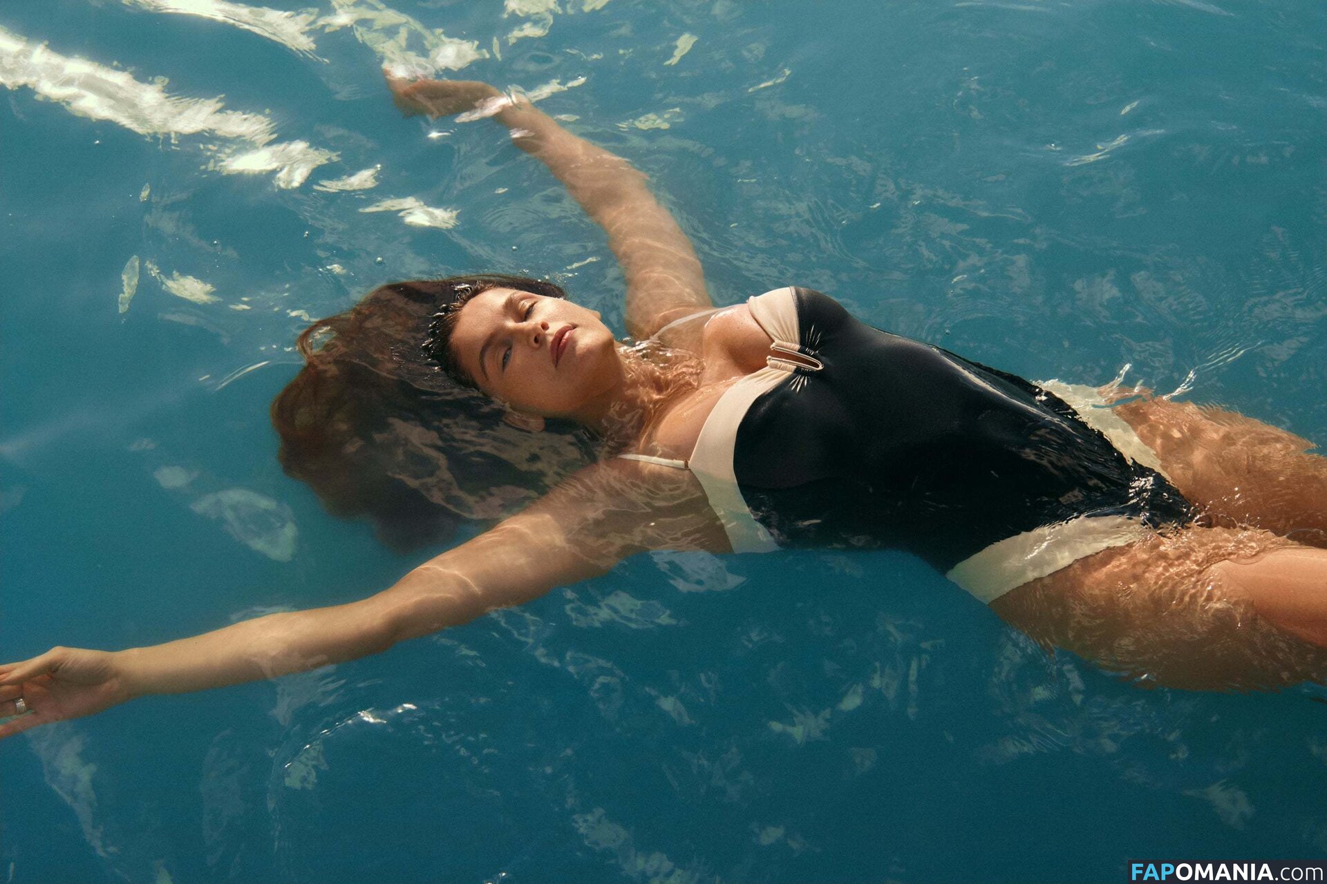 Laetitia Casta / laetitiacasta Nago OnlyFans  Przeciekłe zdjęcie #2
