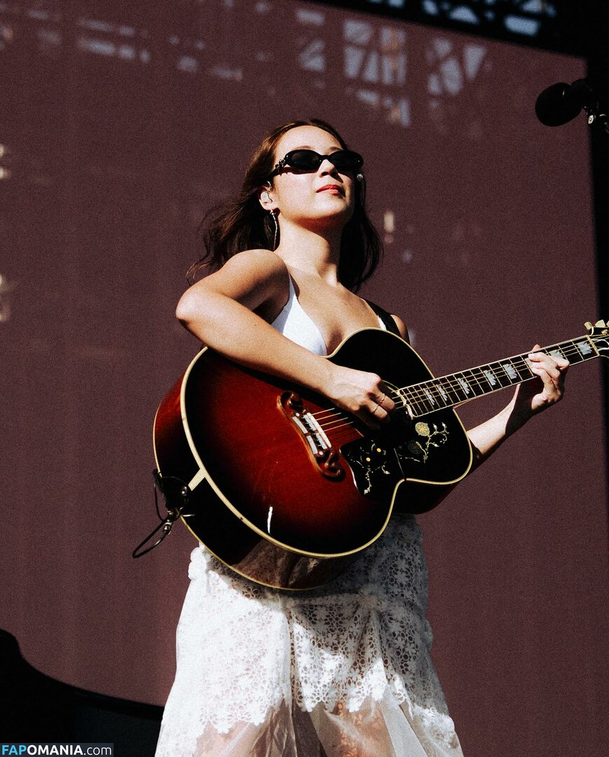 Laufey Lin / laufey Nago OnlyFans  Przeciekłe zdjęcie #109