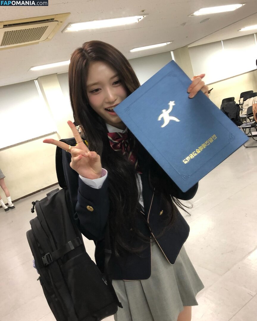 Lee Hyun-Seo / eeseooes / https: / iveleeseoi Nago OnlyFans  Przeciekłe zdjęcie #1