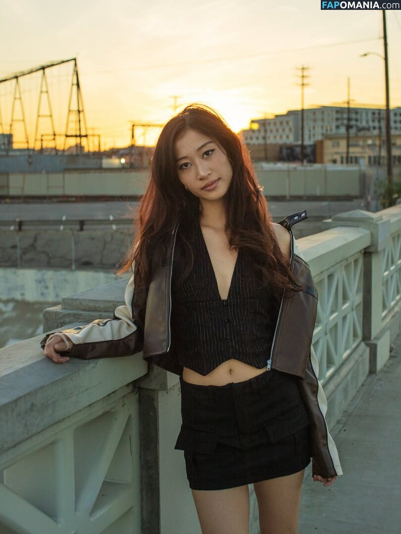 Famous Asian tiktoker / Leenda Dong / leendadong / leendaphotodumps Nago OnlyFans  Przeciekłe zdjęcie #1