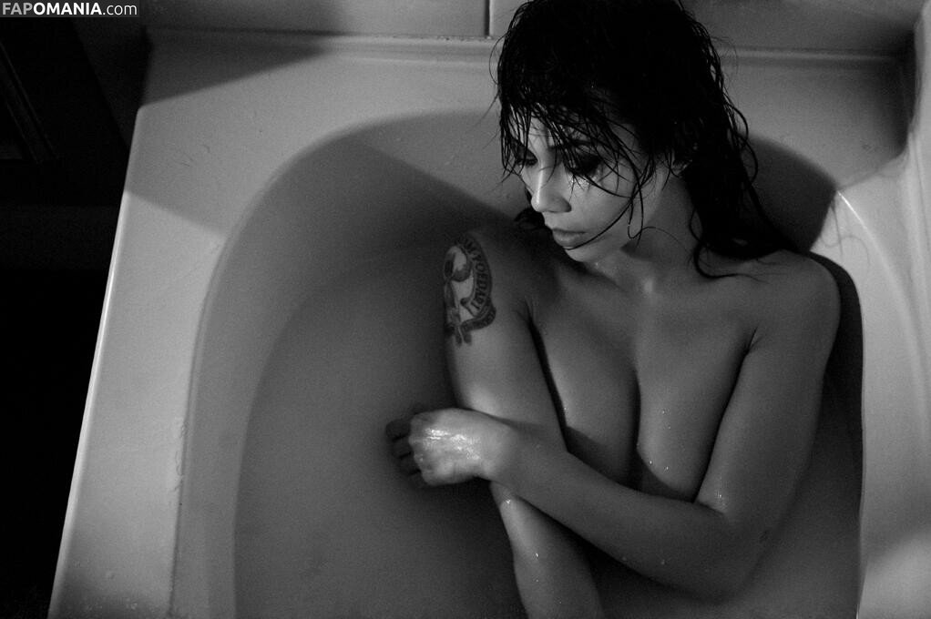 Lexa Doig Nago OnlyFans  Przeciekłe zdjęcie #4