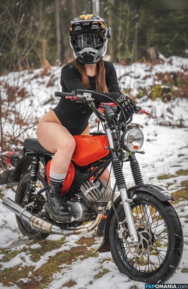 Lisamoto / lisaa.moto Nago OnlyFans  Przeciekłe zdjęcie #12