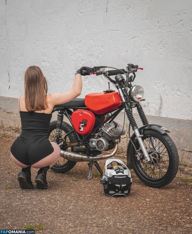 Lisamoto / lisaa.moto Nago OnlyFans  Przeciekłe zdjęcie #25