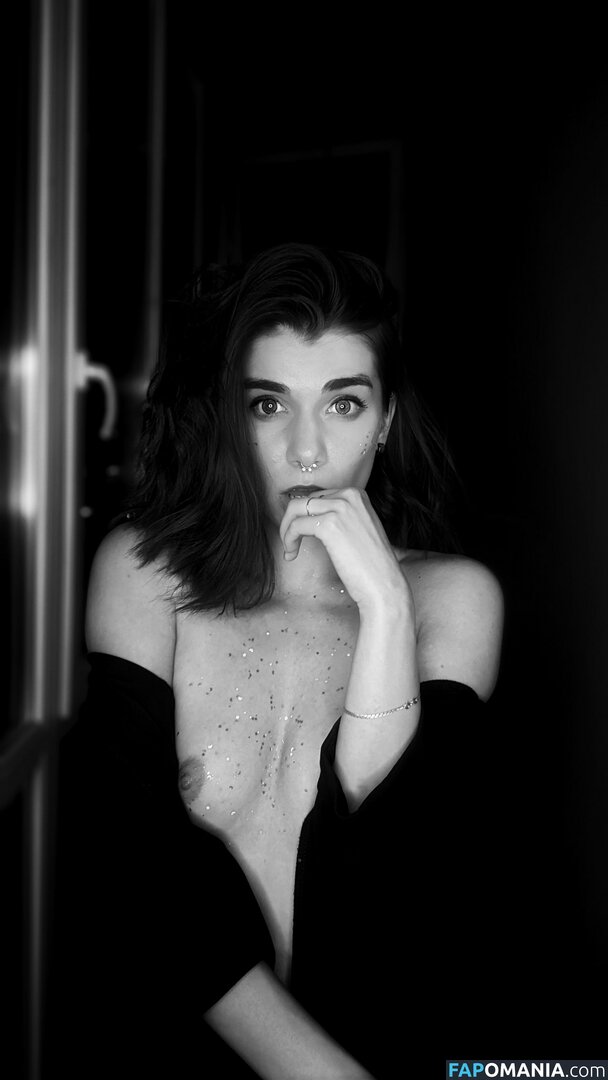 Little Satana / little.satana / s.satana_666 / tomnaya_satana Nago OnlyFans  Przeciekłe zdjęcie #34