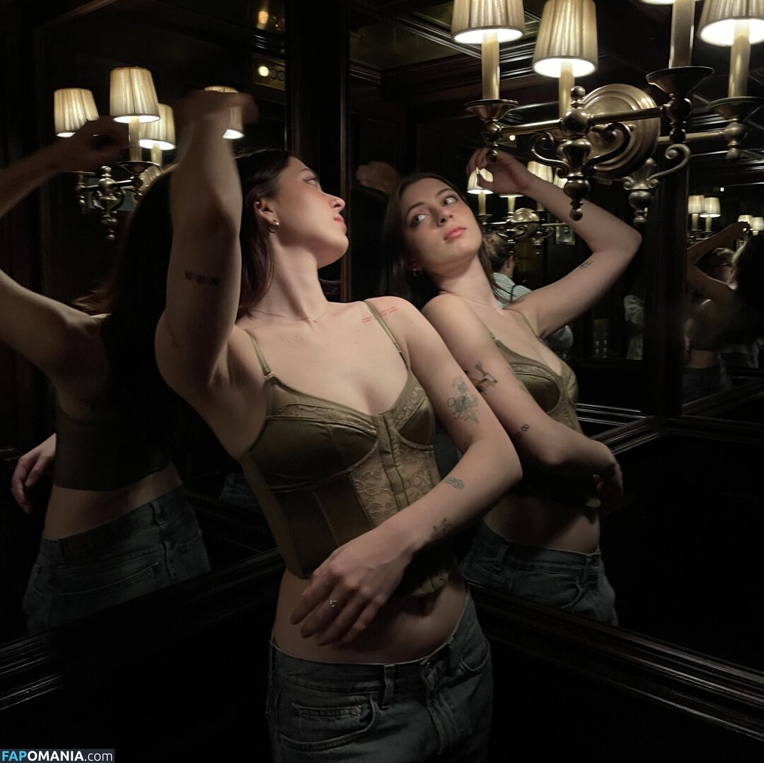 Lizzy McAlpine / jesus_yo / lizzymcalpine Nago OnlyFans  Przeciekłe zdjęcie #20