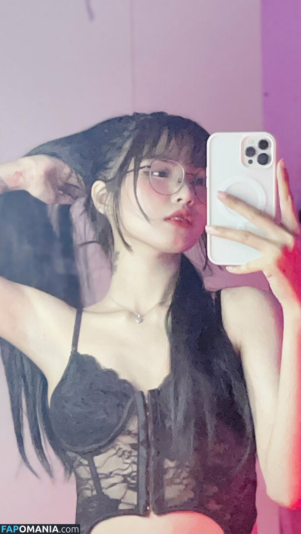 Lilith / Lou Aenlle / llthidk Nago OnlyFans  Przeciekłe zdjęcie #12