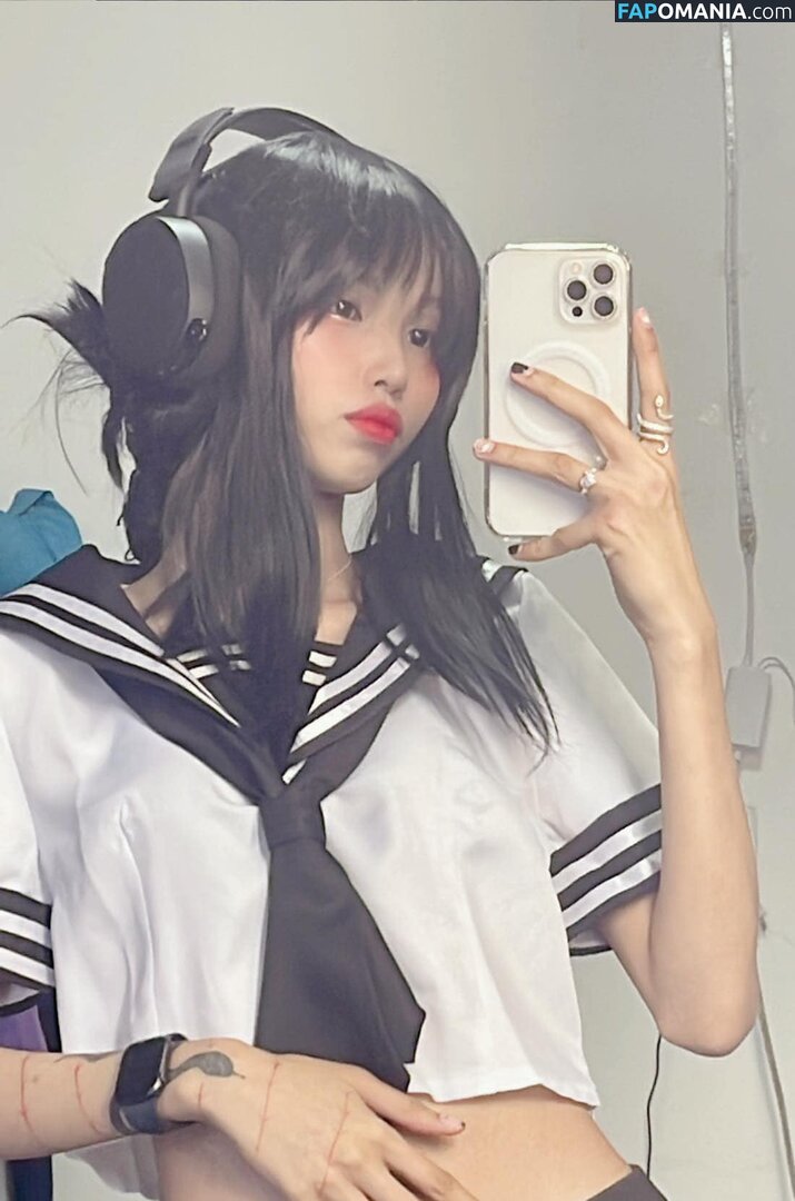 Lilith / Lou Aenlle / llthidk Nago OnlyFans  Przeciekłe zdjęcie #30