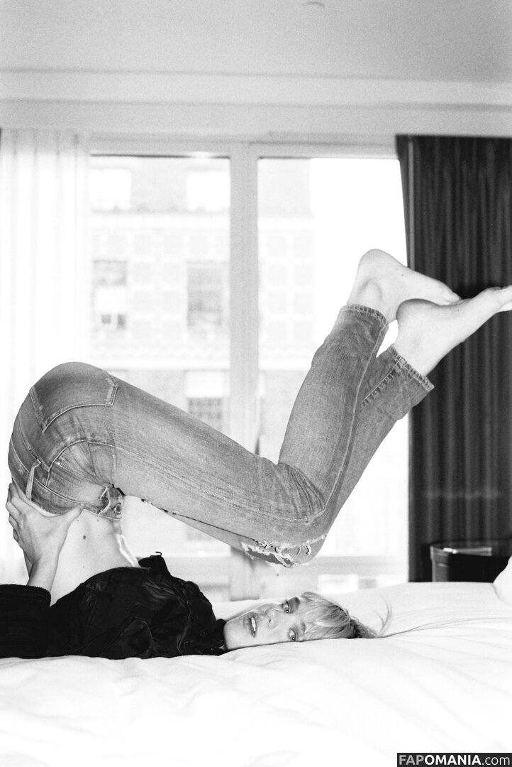 Mackenzie Davis Nago OnlyFans  Przeciekłe zdjęcie #8