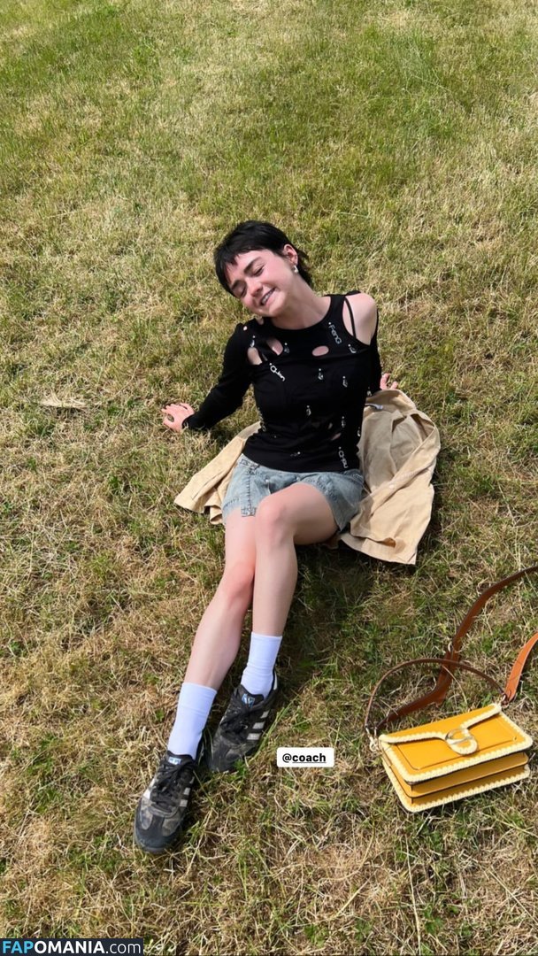 Maisie Williams Nago Przeciekłe zdjęcie #12