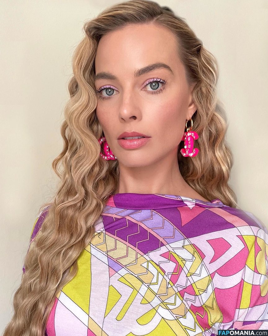 Margot Robbie Nago Przeciekłe zdjęcie #163